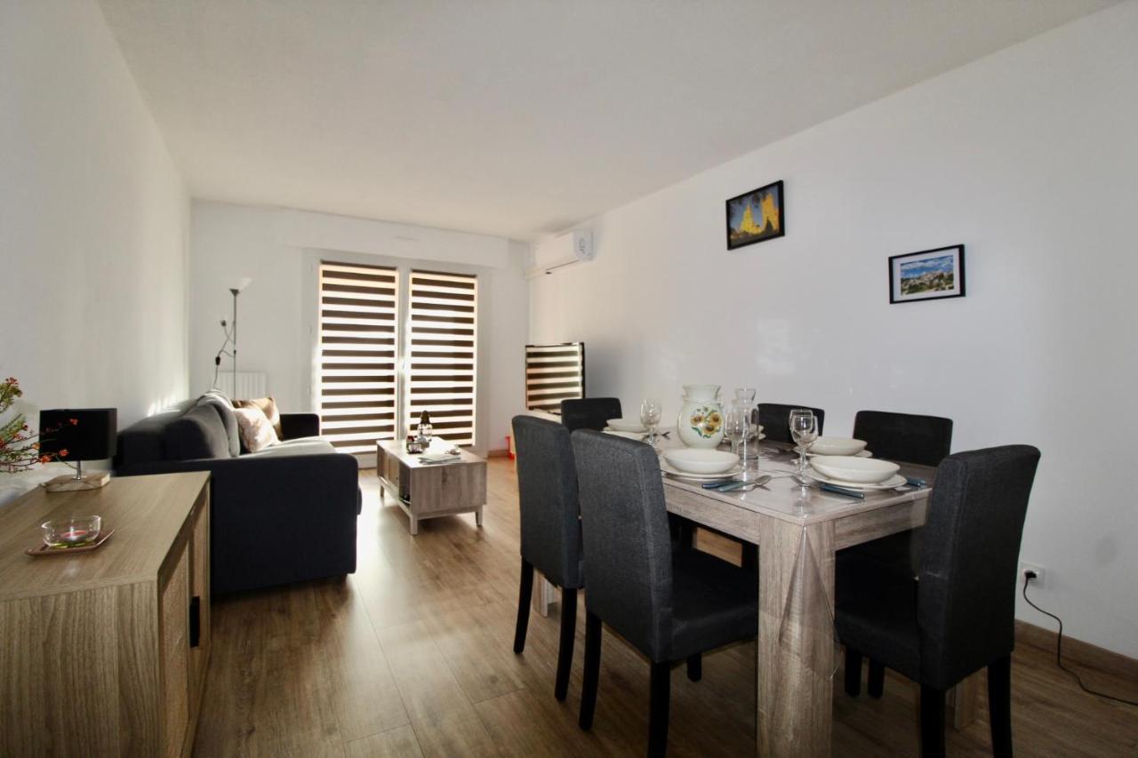 Logement Renove Avec Mobilier 2023 Avignon Exterior photo