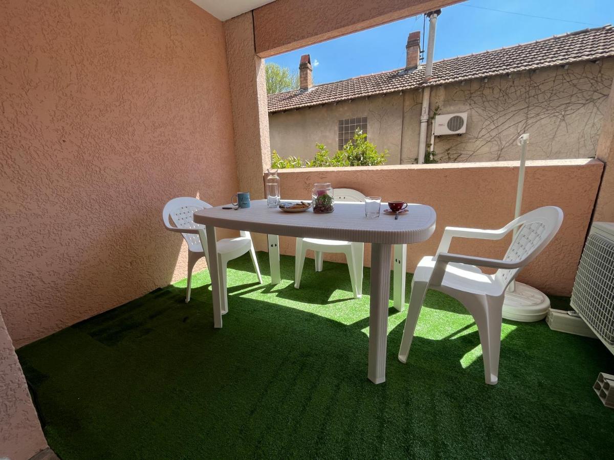 Logement Renove Avec Mobilier 2023 Avignon Exterior photo